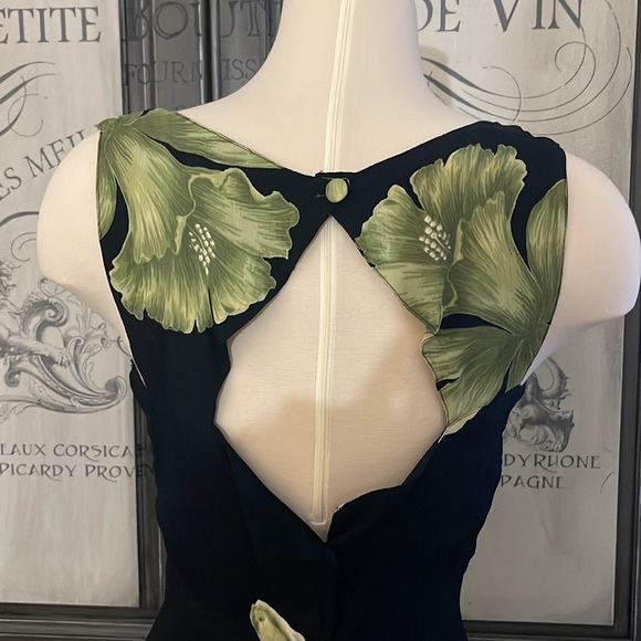 Black dress - Picture 5 of 9